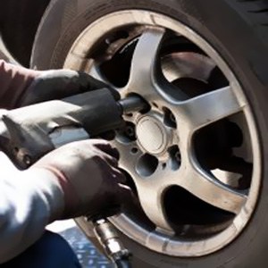 A Rhode Island Auto Accident Attorney Discusses Wheel Runoff Accidents